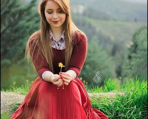 عکس پروف دخترونه با لباس قرمز
