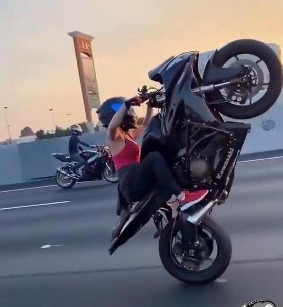 عکس پروف دخترونه موتور سنگین