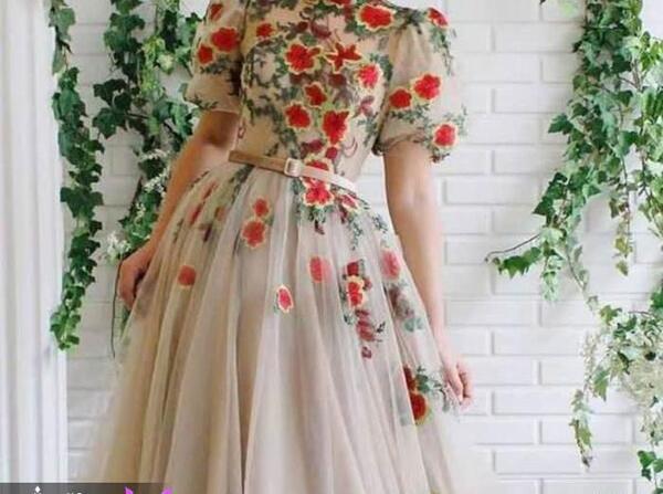 عکس مدل لباس مجلسی زنانه با پارچه حریر گلدار