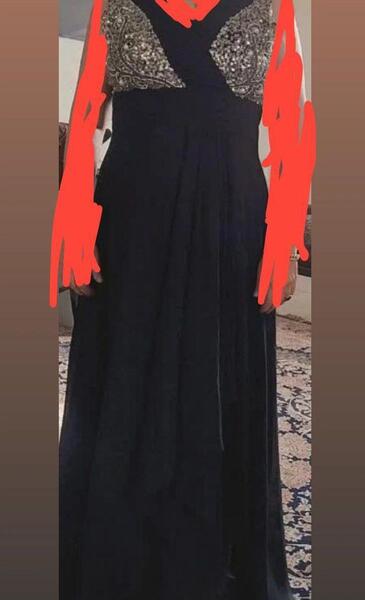 عکس لباس مجلسی زنانه در دیوار اصفهان