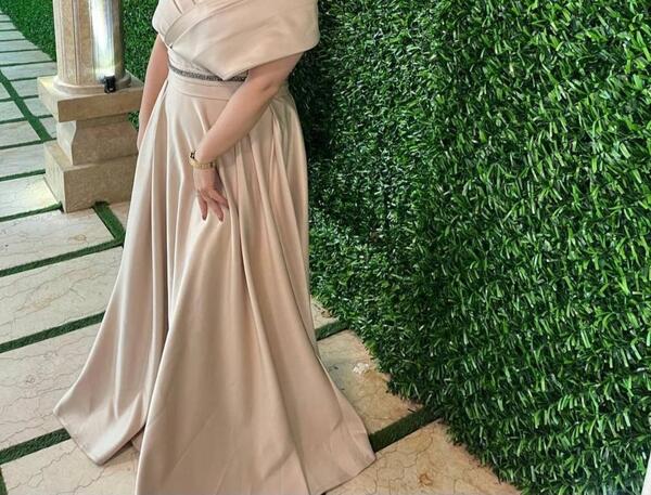 عکس لباس مجلسی زنانه دیوار رشت