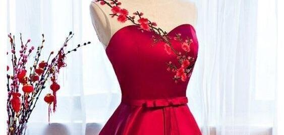 عکس لباس مجلسی زنانه ساتن آمریکایی