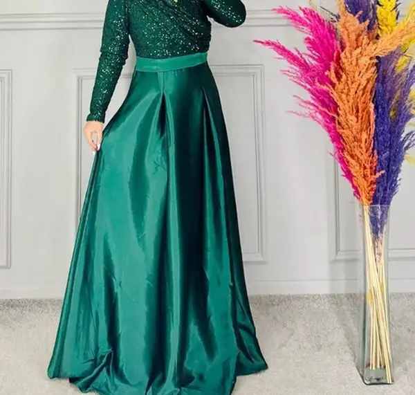 عکس لباس مجلسی زنانه ساتن سبز