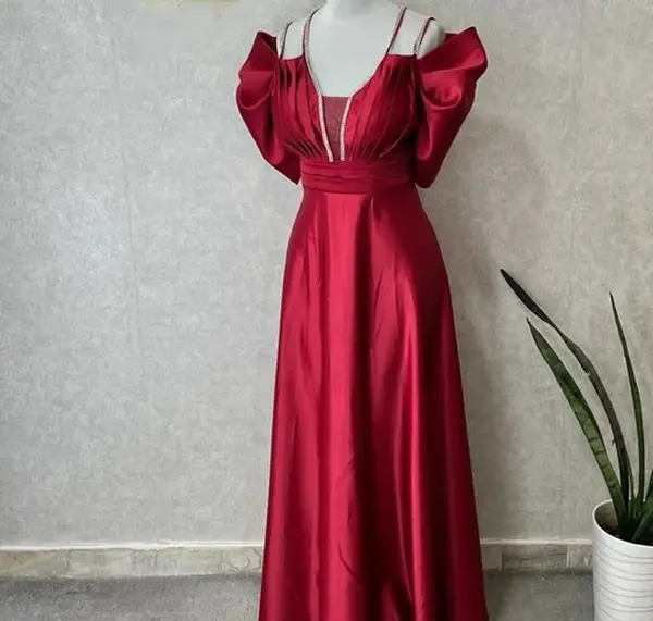 عکس لباس مجلسی زنانه ساتن قرمز