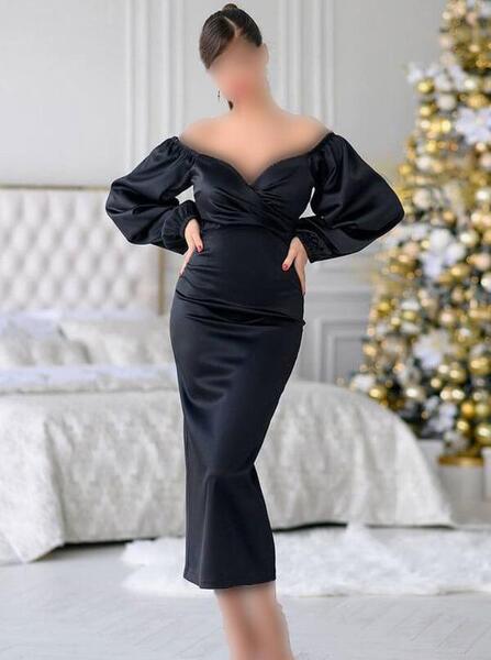 عکس مدل لباس مجلسی زنانه با پارچه ساتن
