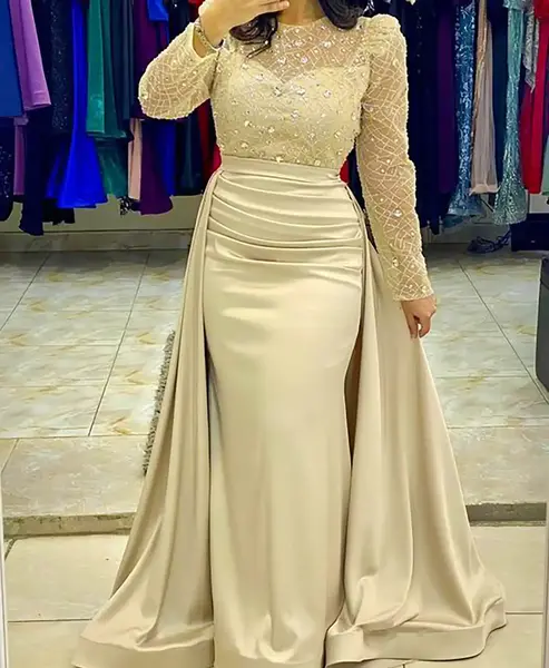 عکس لباس مجلسی زنانه رنگ طلایی