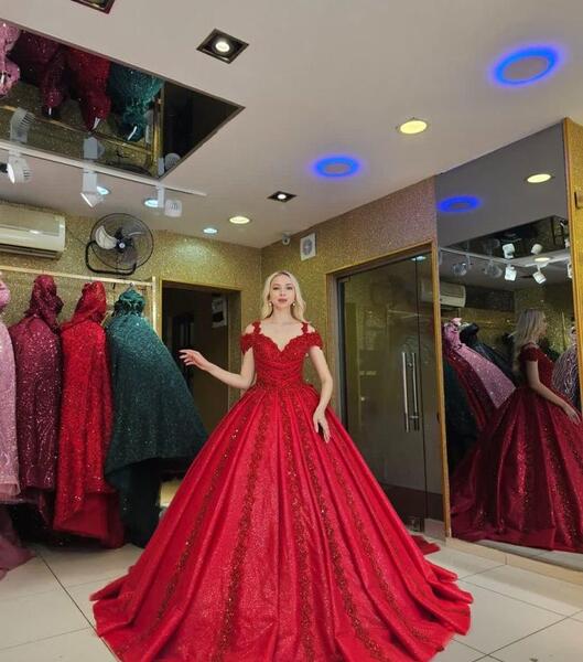 عکس لباس مجلسی زنانه بلند قرمز