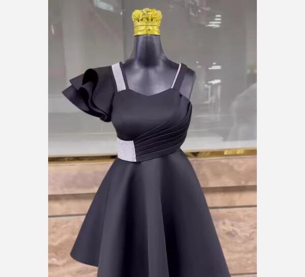 عکس لباس مجلسی دکلته کوتاه عروسکی