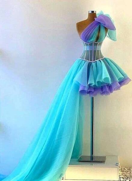 ژست عکس با لباس مجلسی کوتاه