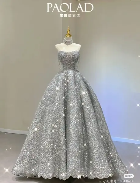 عکس مدل لباس مجلسی کوتاه نقره ای