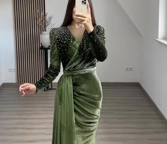 عکس مدل لباس مجلسی بلند با پارچه مخمل ساده