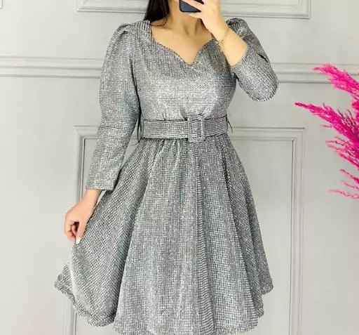 عکس لباس مجلسی نقره ای براق کوتاه