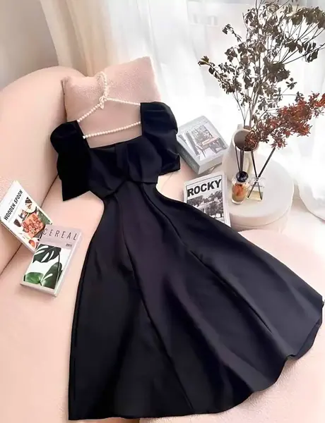 عکس لباس مجلسی مشکی ساده و بلند