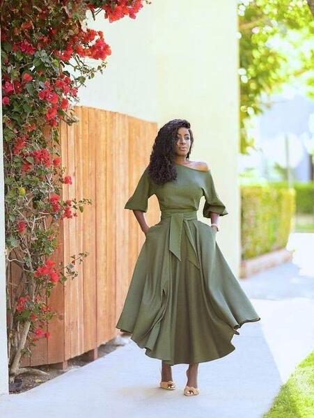 عکس لباس مجلسی با دامن نیم کلوش کوتاه