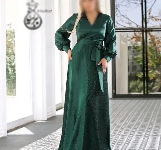 عکس لباس مجلسی ساتن بلند و پوشیده مشکی