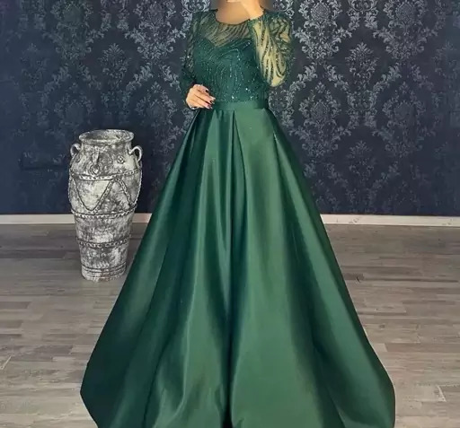 عکس لباس مجلسی ساتن بلند پوشیده