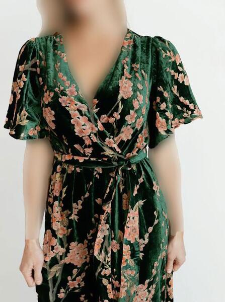 عکس لباس مجلسی زنانه با پارچه مخمل گلدار