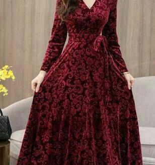عکس لباس مجلسی زنانه با پارچه مخمل گلدار