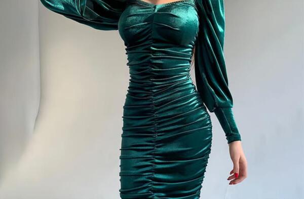 عکس لباس مجلسی زنانه مخملی کوتاه
