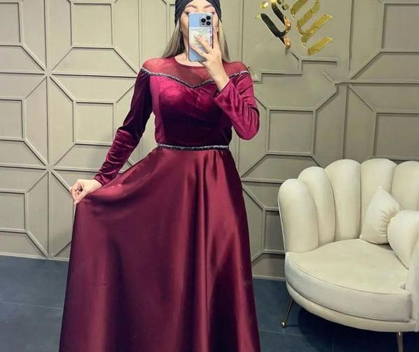 عکس مدل لباس مجلسی ساده و شیک زنانه مخمل بلند