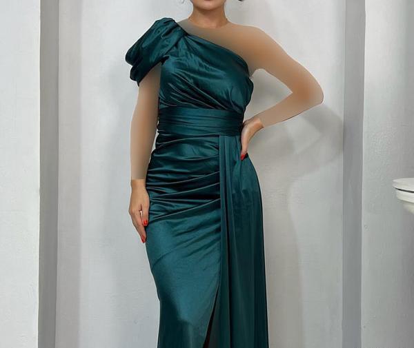 عکس مدل لباس مجلسی ساده و شیک زنانه مخمل بلند