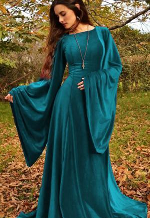 عکس لباس مجلسی زنانه بلند با پارچه مخمل