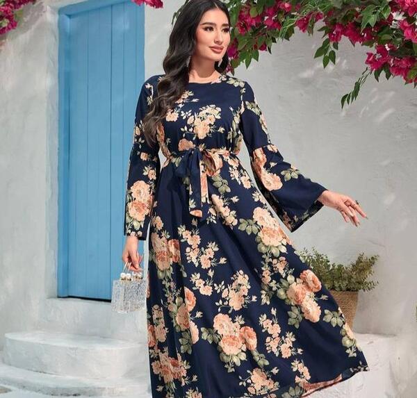 عکس مدل لباس مجلسی زنانه با پارچه گلدار