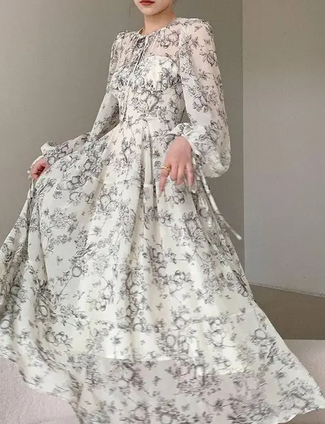 عکس لباس مجلسی حریر گلدار بلند زنانه