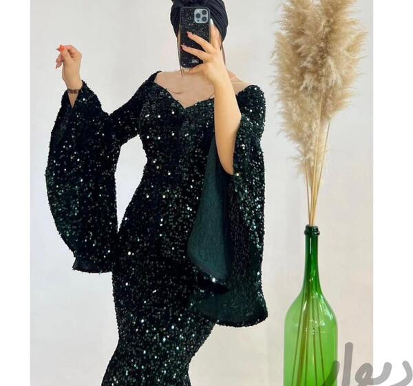 عکس لباس مجلسی زنانه با استین کلوش