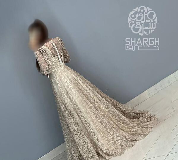 عکس لباس مجلسی طلایی پوشیده