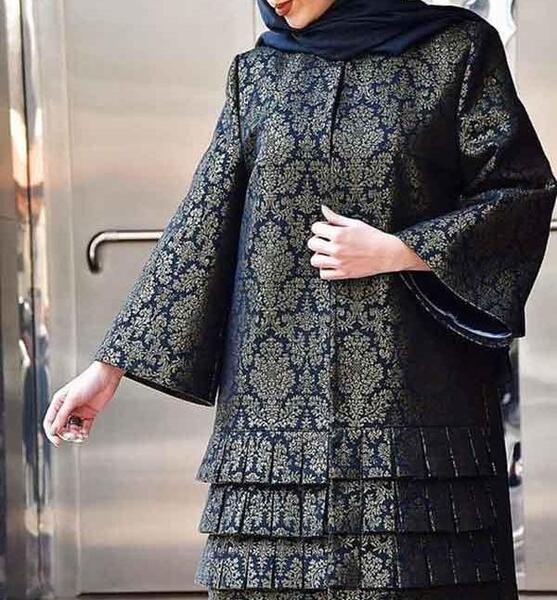 عکس مدل مانتو کرپ مشکی جلو بسته