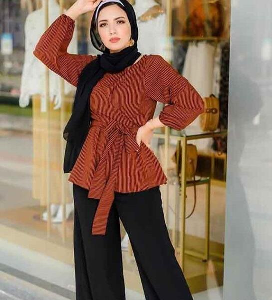 عکس مدل مانتو جلو بسته با شلوار گشاد