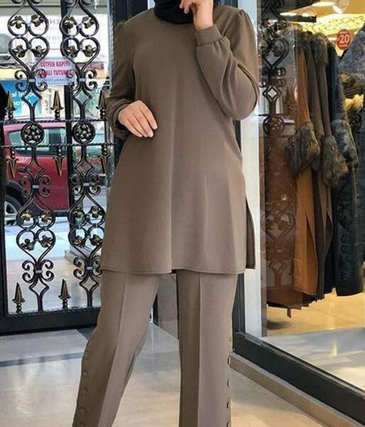 عکس مدل مانتو جلو بسته با شلوار گشاد