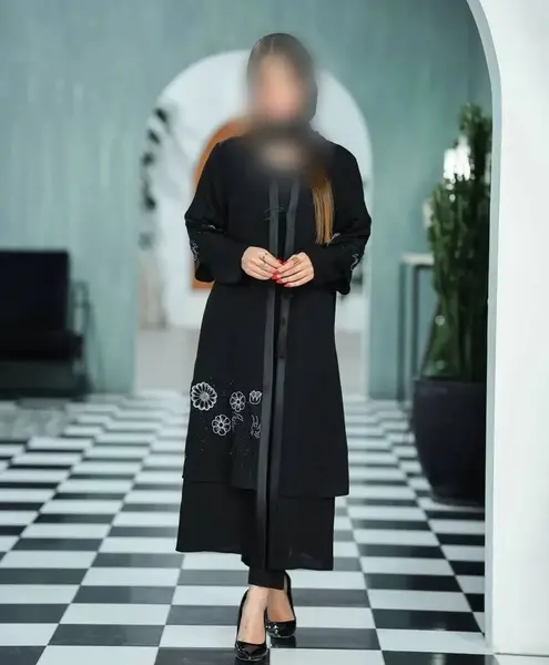 عکس مدل مانتو مشکی گشاد جلو بسته