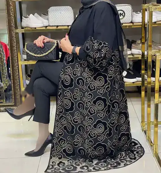 عکس مدل مانتو گیپور مشکی مجلسی شیک