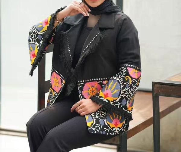 عکس مدل مانتو مشکی جدید ساده دکمه دار