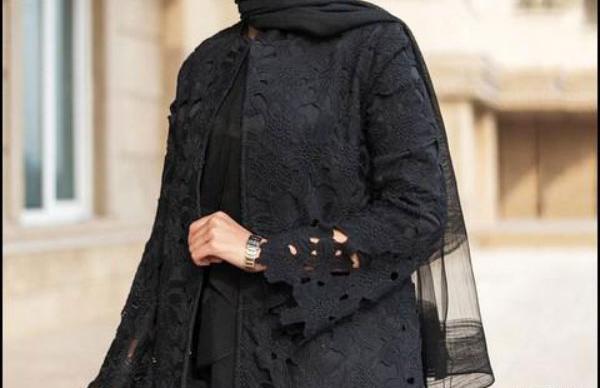عکس مدل مانتو مشکی ترکیبی با گیپور