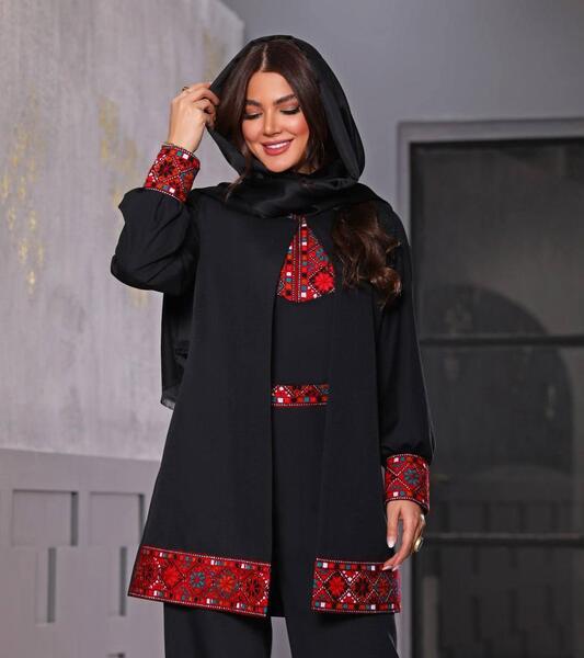 عکس مدل مانتو مشکی ترکیبی با پارچه سوزن دوزی
