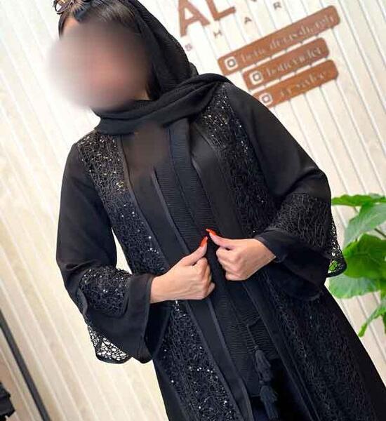 عکس مدل مانتو مشکی ترکیبی با حریر