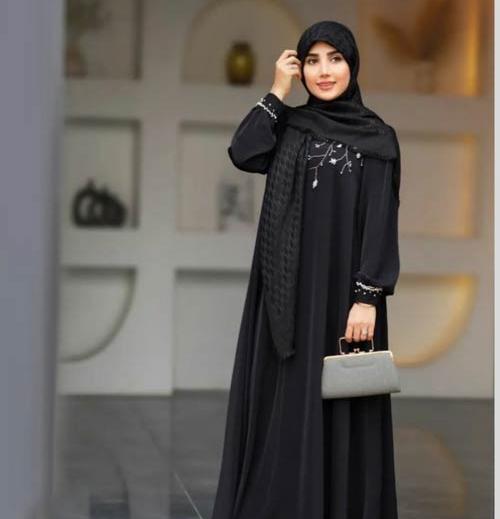 عکس اینستاگرام دخترانه مدل مانتو مشکی ساده و شیک