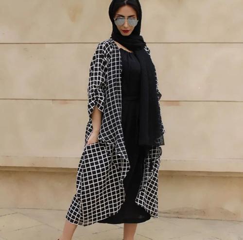 عکس مدل مانتو سیاه سفید دخترانه
