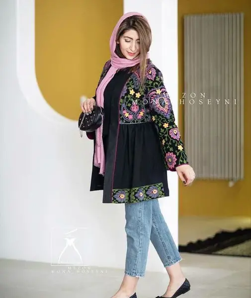 عکس مدل مانتو دخترانه ترکیبی گلدار و ساده