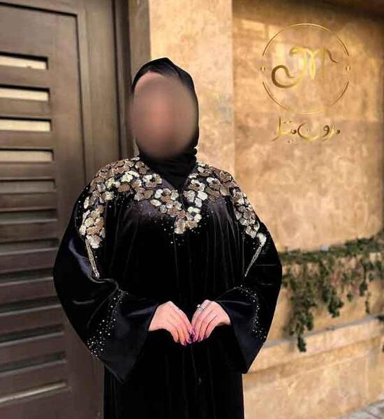 عکس مدل مانتو بلند با پارچه کرپ حریر مشکی