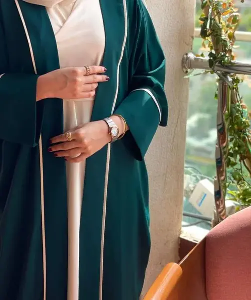 عکس مدل مانتو عبایی جلو باز رنگی