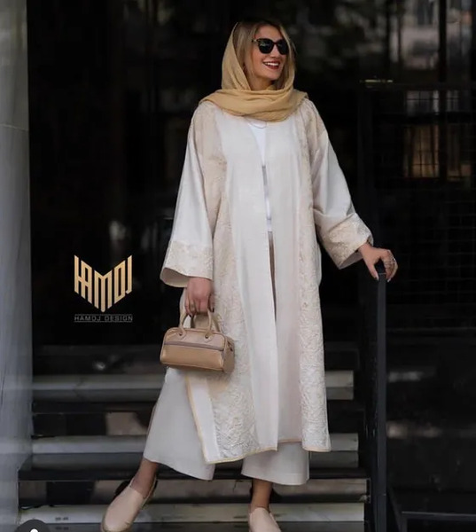 عکس مدل مانتو بلند چاک دار جلو بسته