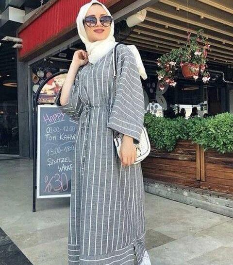 عکس مدل مانتو بلند چاک دار جلو بسته