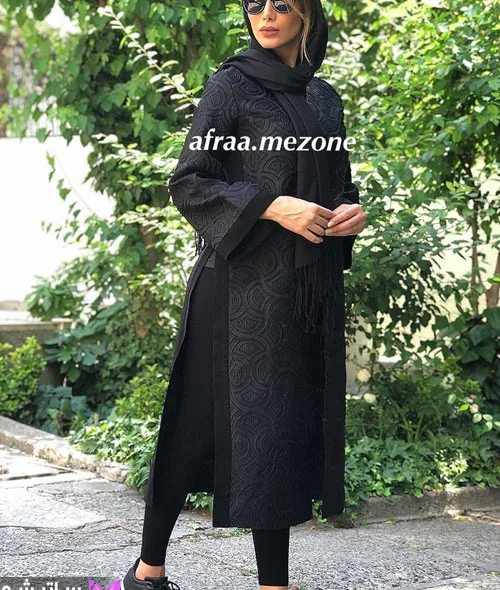 عکس مدل مانتو بلند چاک دار کوتاه