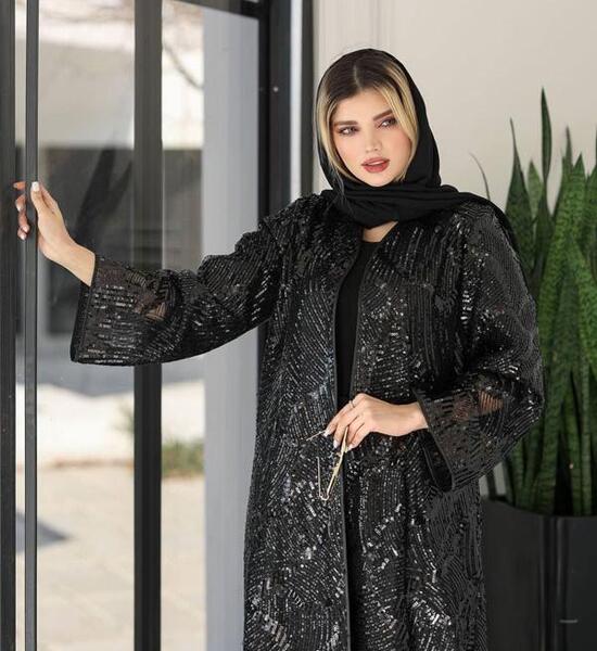 عکس مدل مانتو مشکی ساده و شیک جلو باز