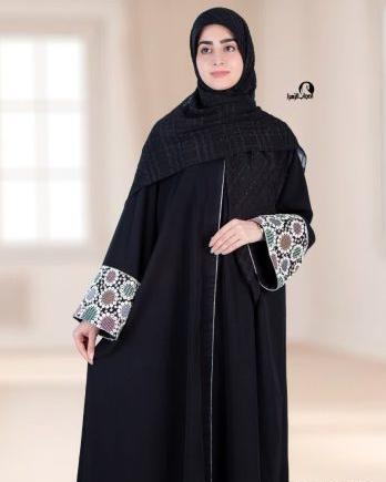 عکس مدل مانتو عبایی جلو باز ساده