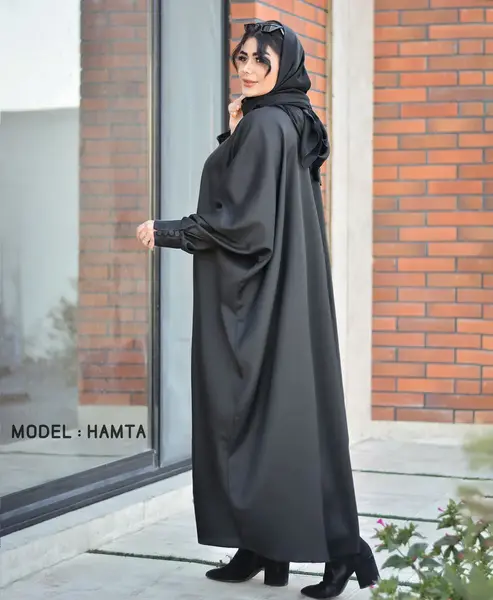 عکس مدل مانتو عبایی جلو باز ساده